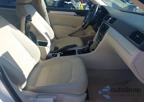 2012 Volkswagen Passat 2.5L Se z USA, uszkodzony, nr VIN 1VWBP7A35CC084614